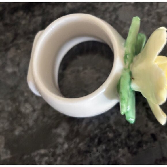 Set Of 8 Diamantine China Floral Napkin Rings Pink Roses & Yellow Daffodils - Picture 7 of 16
